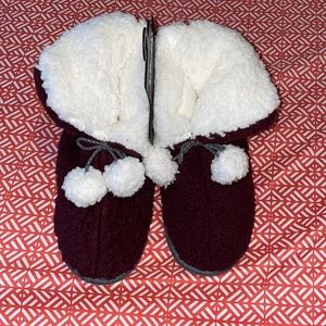 NEW!! Cuddle Duds comfortable house shoes
